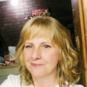 Meet your Posher, Mona